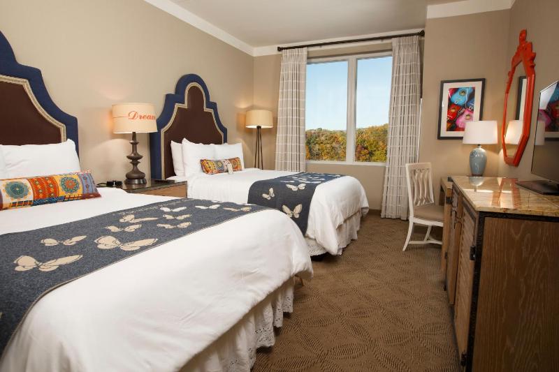 Queen Room with Two Queen Beds image 2