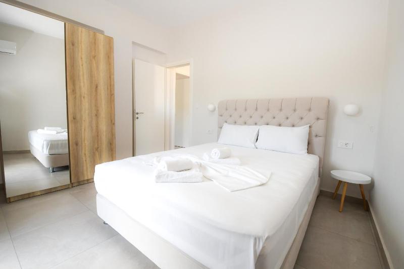 Superior-Two Bedroom Apartment with Garden View  image 4
