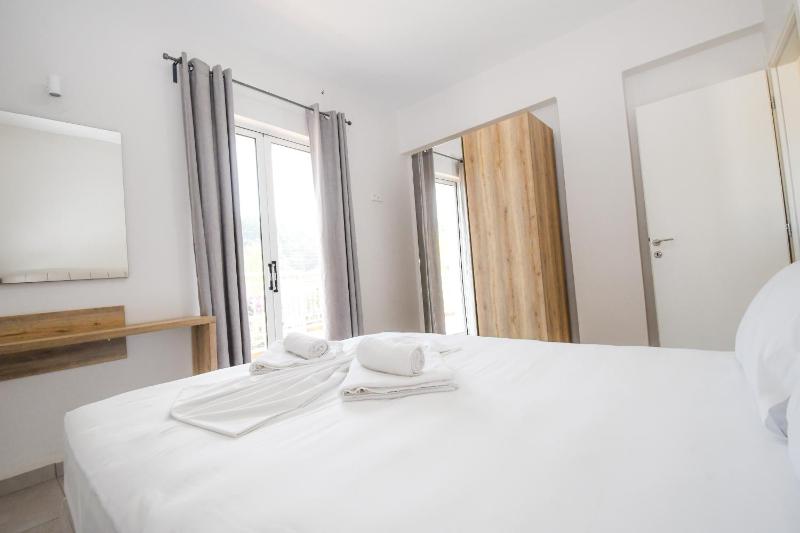 Superior-Two Bedroom Apartment with Garden View  image 3
