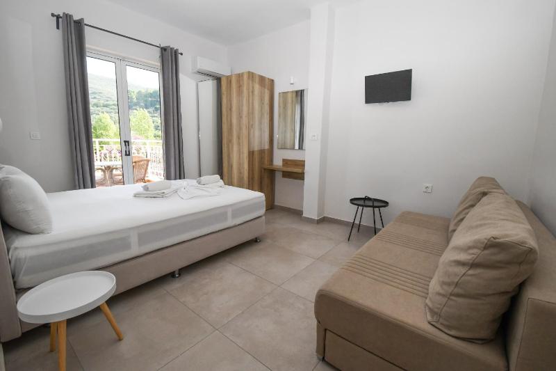 Superior-Two Bedroom Apartment with Garden View  image 2