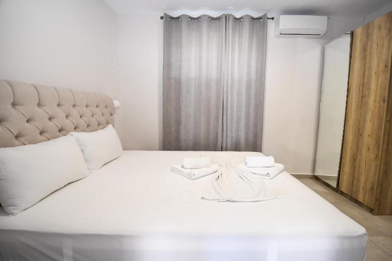One-Bedroom Apartment image 3