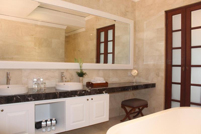 The Colony Hotel Bali - image 19