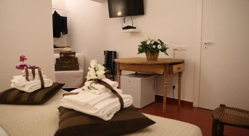 Standard Twin Room with Garden View image 1