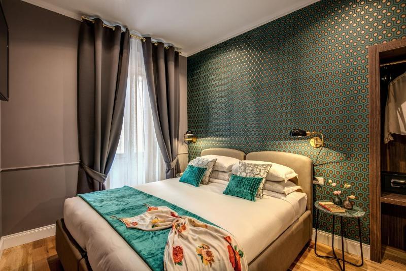 Deluxe Double or Twin Room image 4