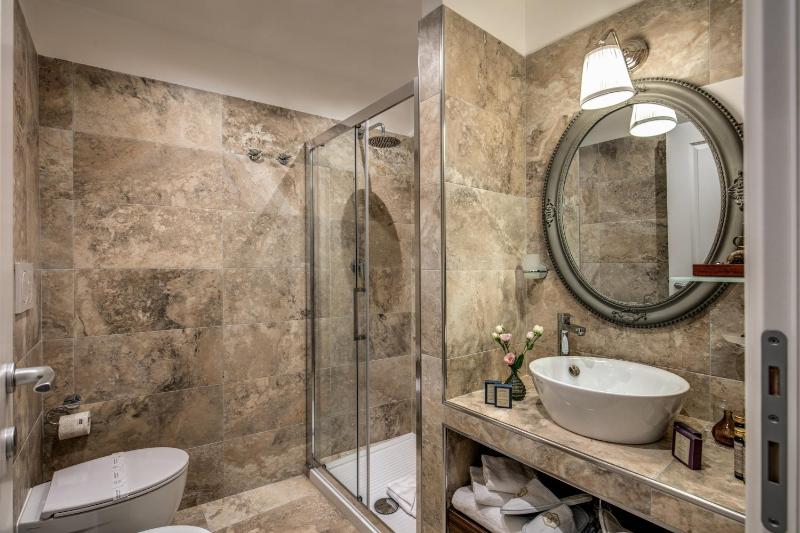 Deluxe Double or Twin Room image 2