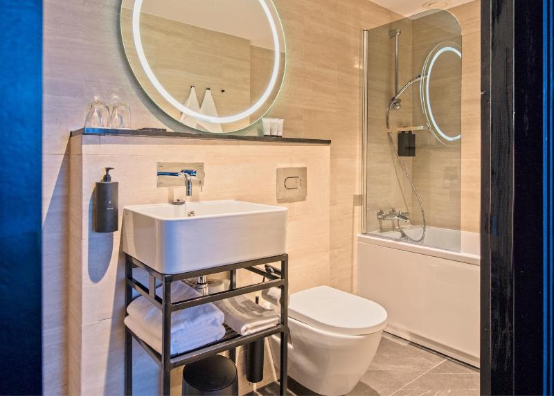 Junior Suite with Mountain View image 1