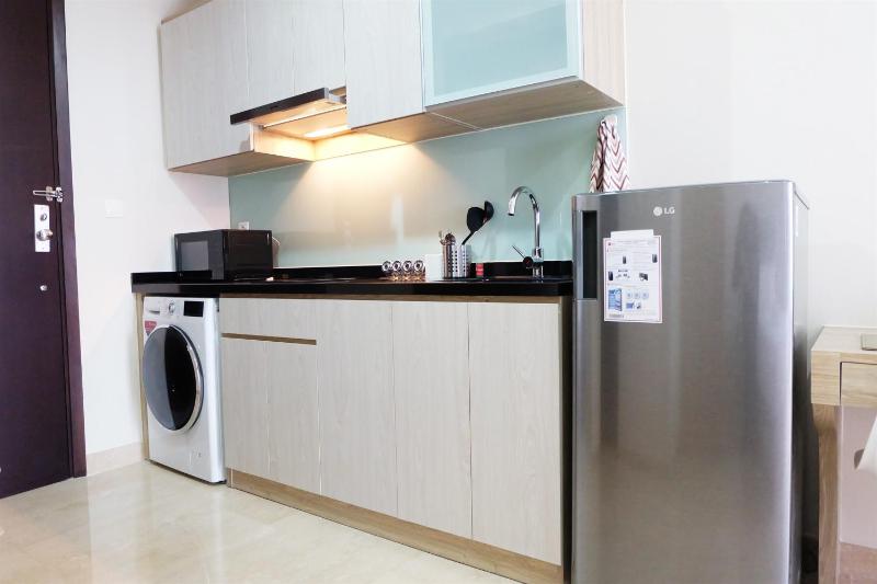 Comfy Studio Menteng Park Apartment By Travelio - image 11