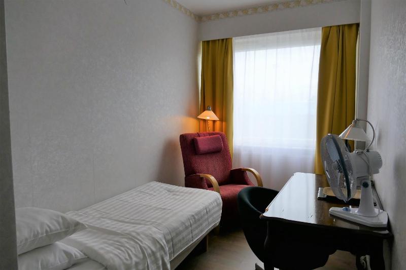 Single Room with Shared Bathroom image 2