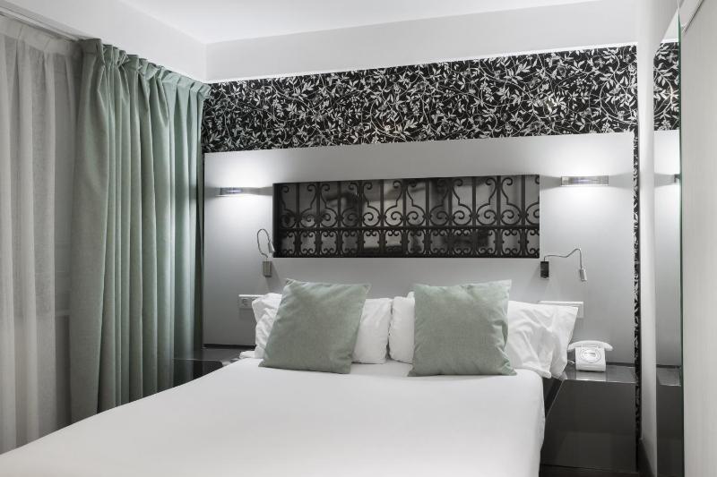 Small Double Room image 1