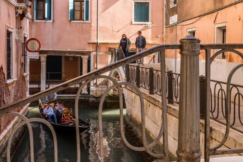 One-Bedroom Apartment image 3