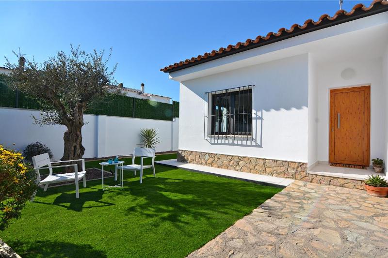 Three-Bedroom Villa image 1