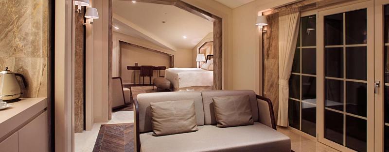 Loft Suite with Terrace image 1