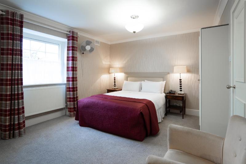 Classic Double Room image 3