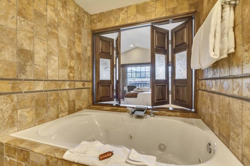 Three Bedroom Suite image 3