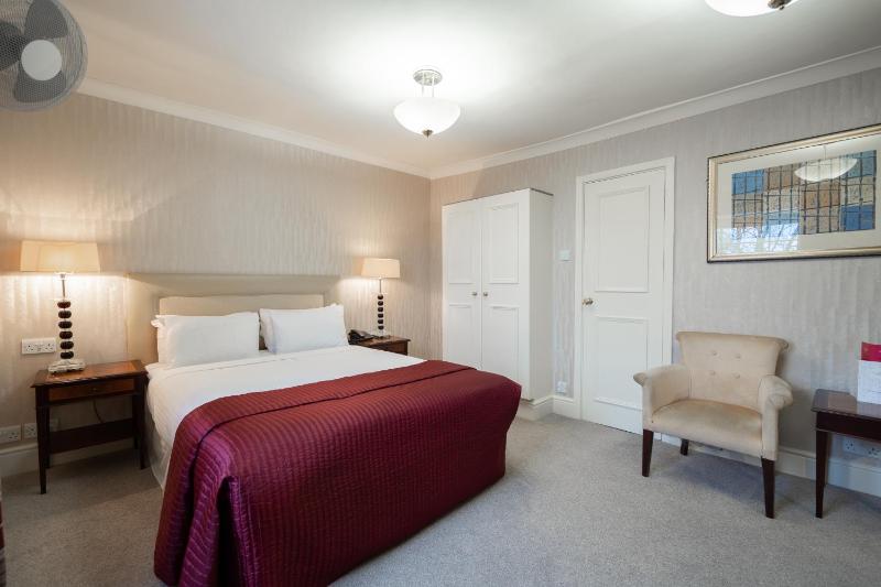 Crown Double Room image 4