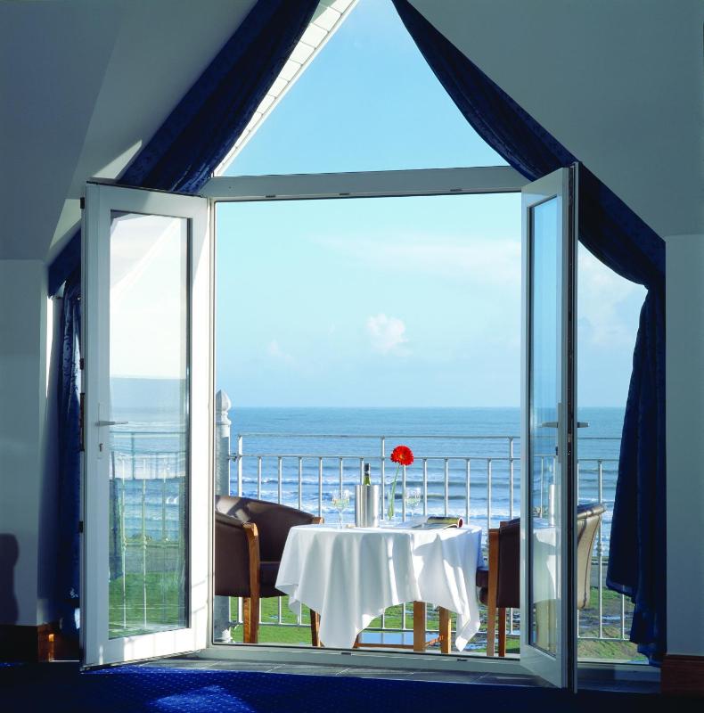 Superior Double Room with Sea View image 1