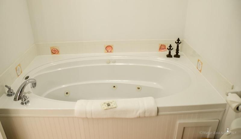 King Room with Balcony image 3