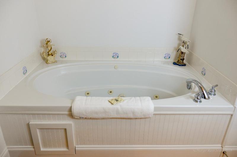 King Room with Balcony image 3