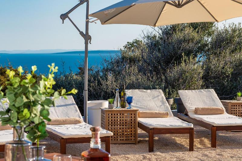 Villa Olea luxury retreat with nature blend - image 9