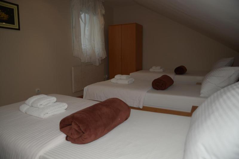 One-Bedroom Apartment image 4