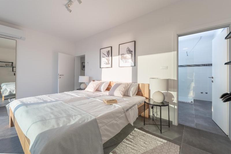 Villa Olea luxury retreat with nature blend - image 25