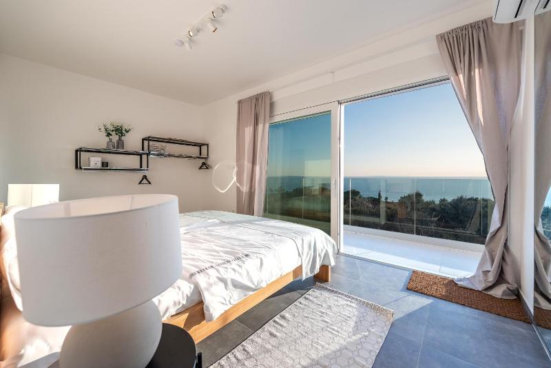 Villa Olea luxury retreat with nature blend - image 10