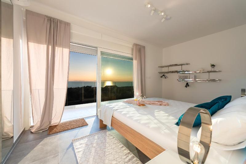 Villa Olea luxury retreat with nature blend - image 17