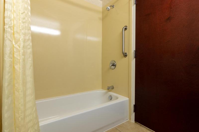King Room - Non-Smoking image 3