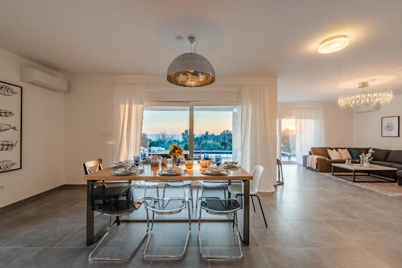 Villa Olea luxury retreat with nature blend - image 20
