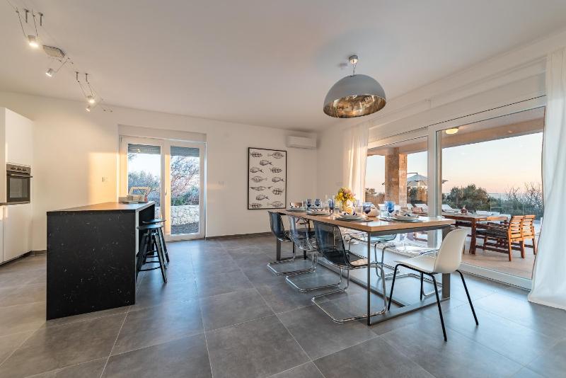 Villa Olea luxury retreat with nature blend - image 6