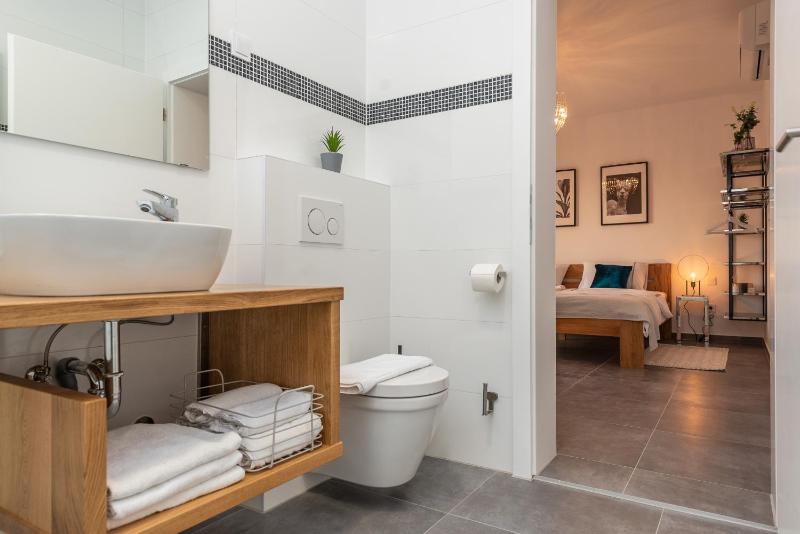 Villa Olea luxury retreat with nature blend - image 14