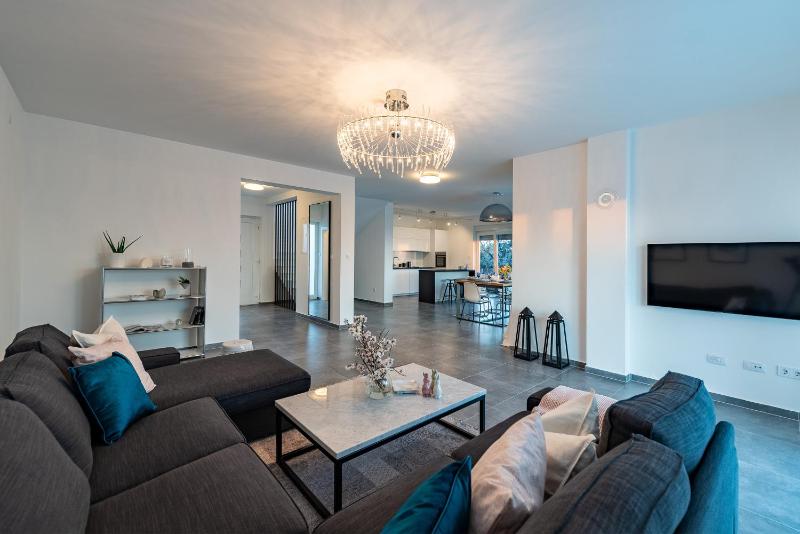 Villa Olea luxury retreat with nature blend - image 42