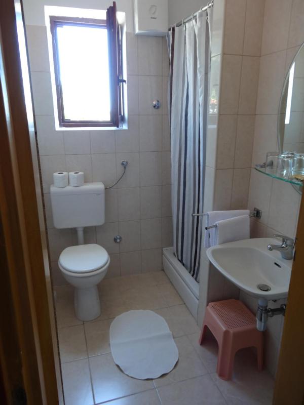 Double Room image 3