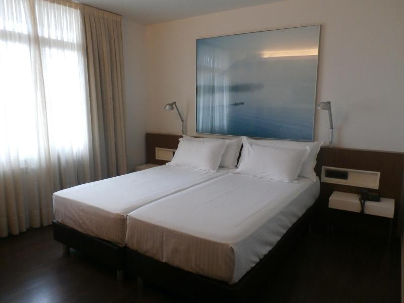 Superior Twin Room image 1