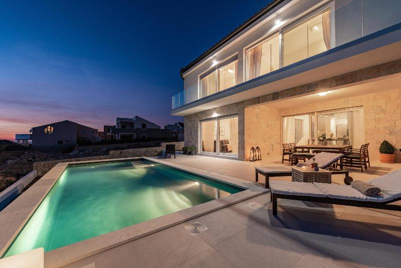 Villa Olea luxury retreat with nature blend - image 36