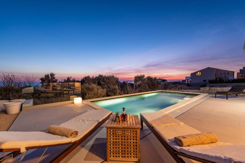 Villa Olea luxury retreat with nature blend - image 31
