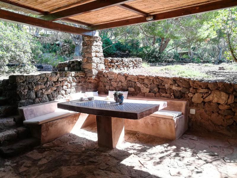 One-Bedroom Apartment image 4