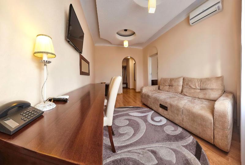 Superior Suite image 4