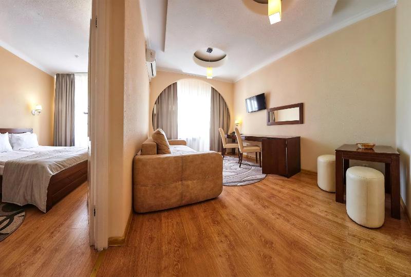 Superior Suite image 2