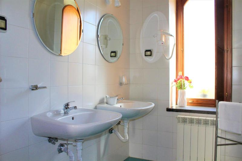 Deluxe Family Suite image 4