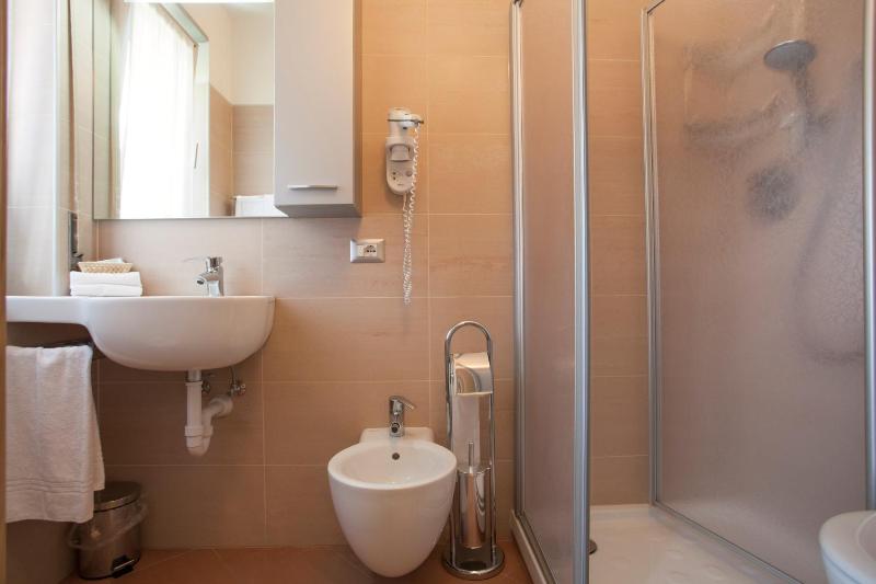 Double or Twin Room image 4