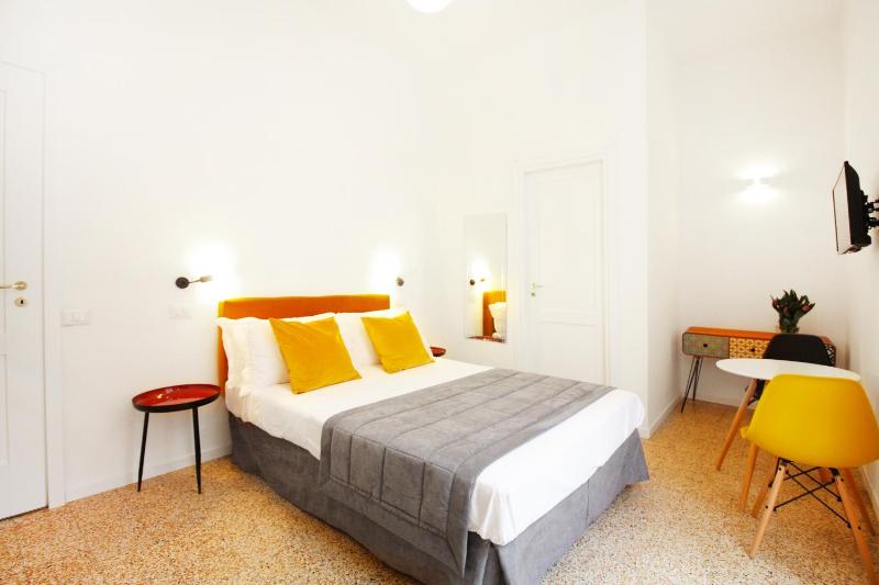 King Room with Balcony image 4