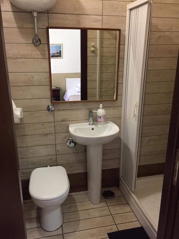 Single Room with Private Bathroom image 4