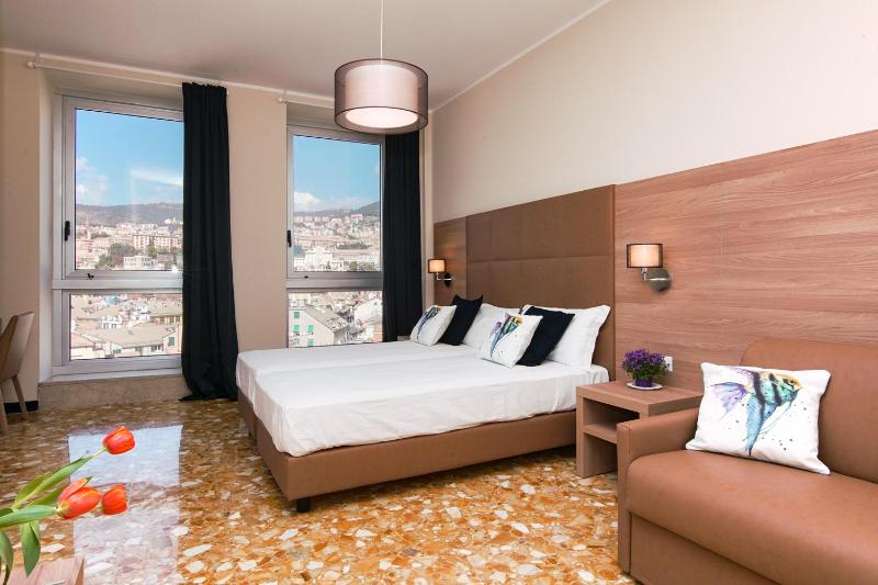 Triple room side view image 3