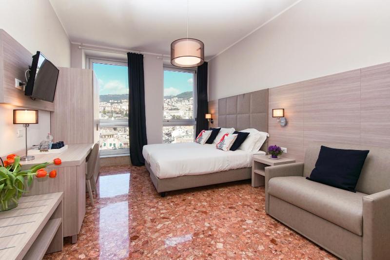 Triple Room with City View image 2