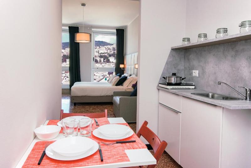 Triple Room with City View image 3