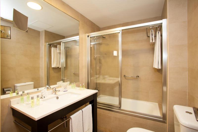 Double or Twin Room with Balcony image 2