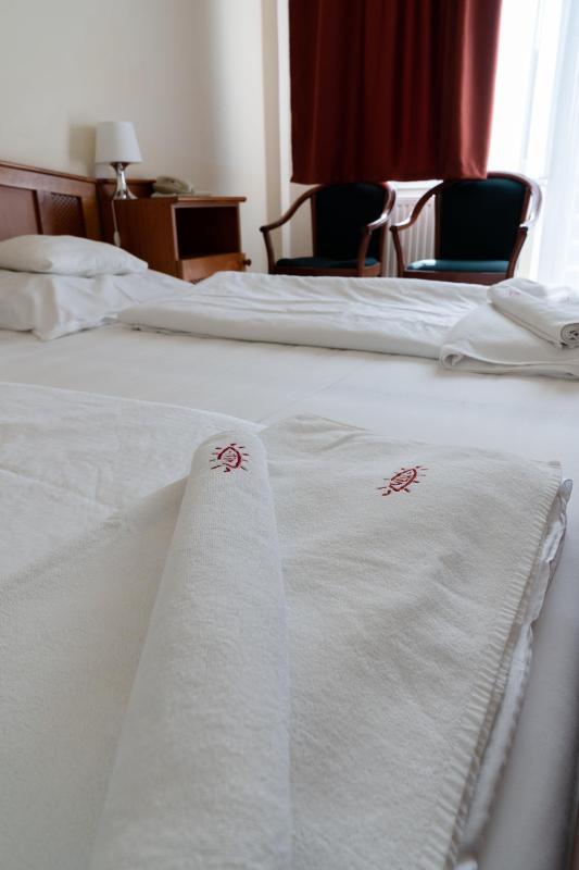 Triple Room with Balcony image 2