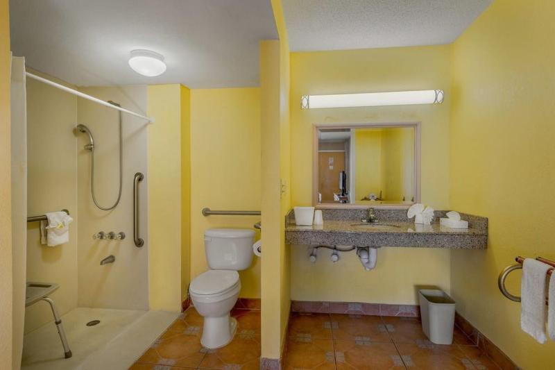 Deluxe Double Room image 2