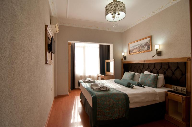 Standard Double Room with Sea View image 3